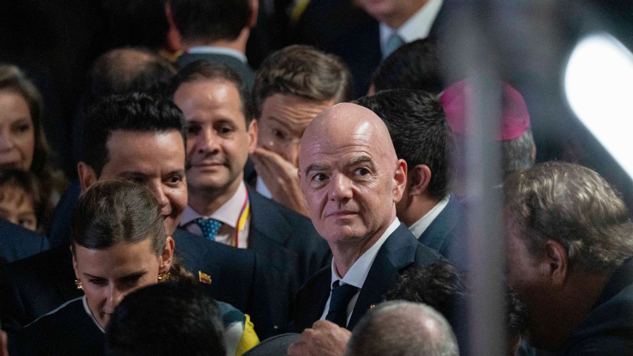 Is FIFA president Infantino's position under threat? How can his opponents win?