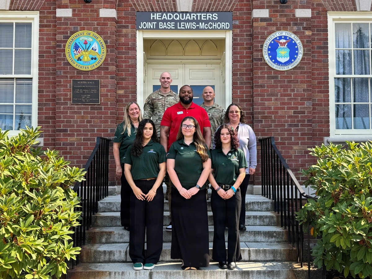 JBLM teens brief Garrison commander, spur changes for youth