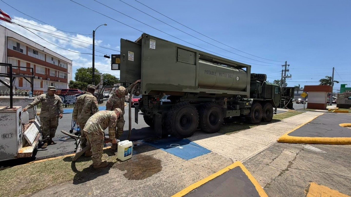 Puerto Rico Guard Soldiers distribute water amid drought