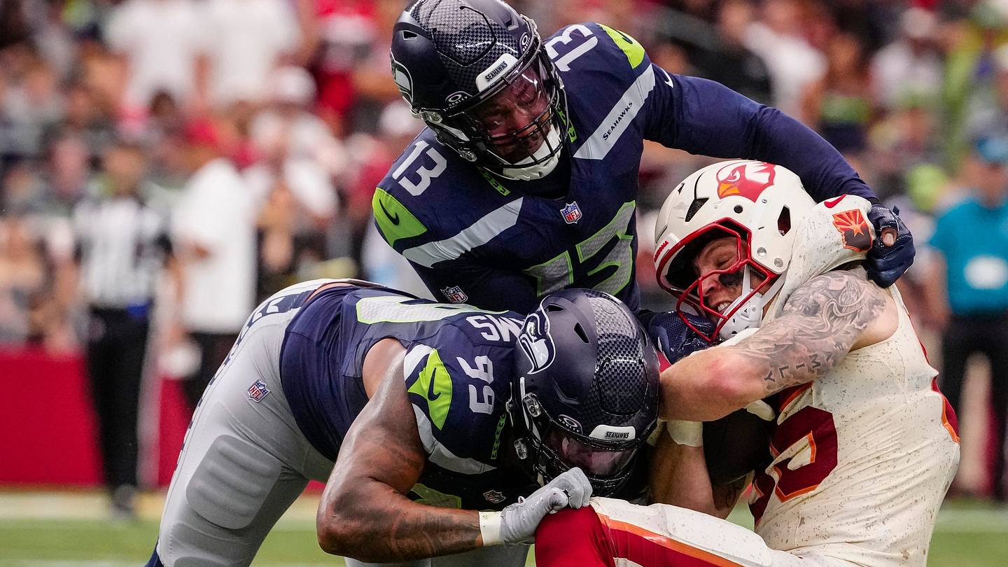 Seahawks Week 2 Snap Counts: Macdonald Keeping Defense Fresh, Hungry – Sports Illustrated