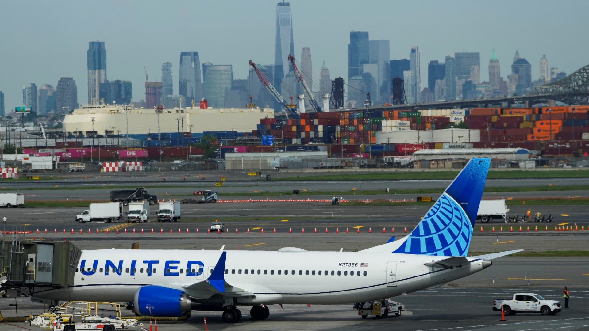 Flight disruptions ease at Newark, Philadelphia airports following equipment outage – CNBC