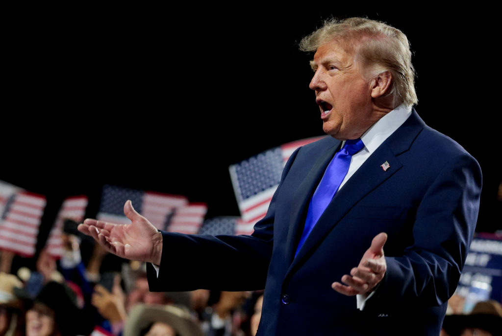 Trump promised $5,000 checks if Republicans win the midterms. How would that work? – PBS
