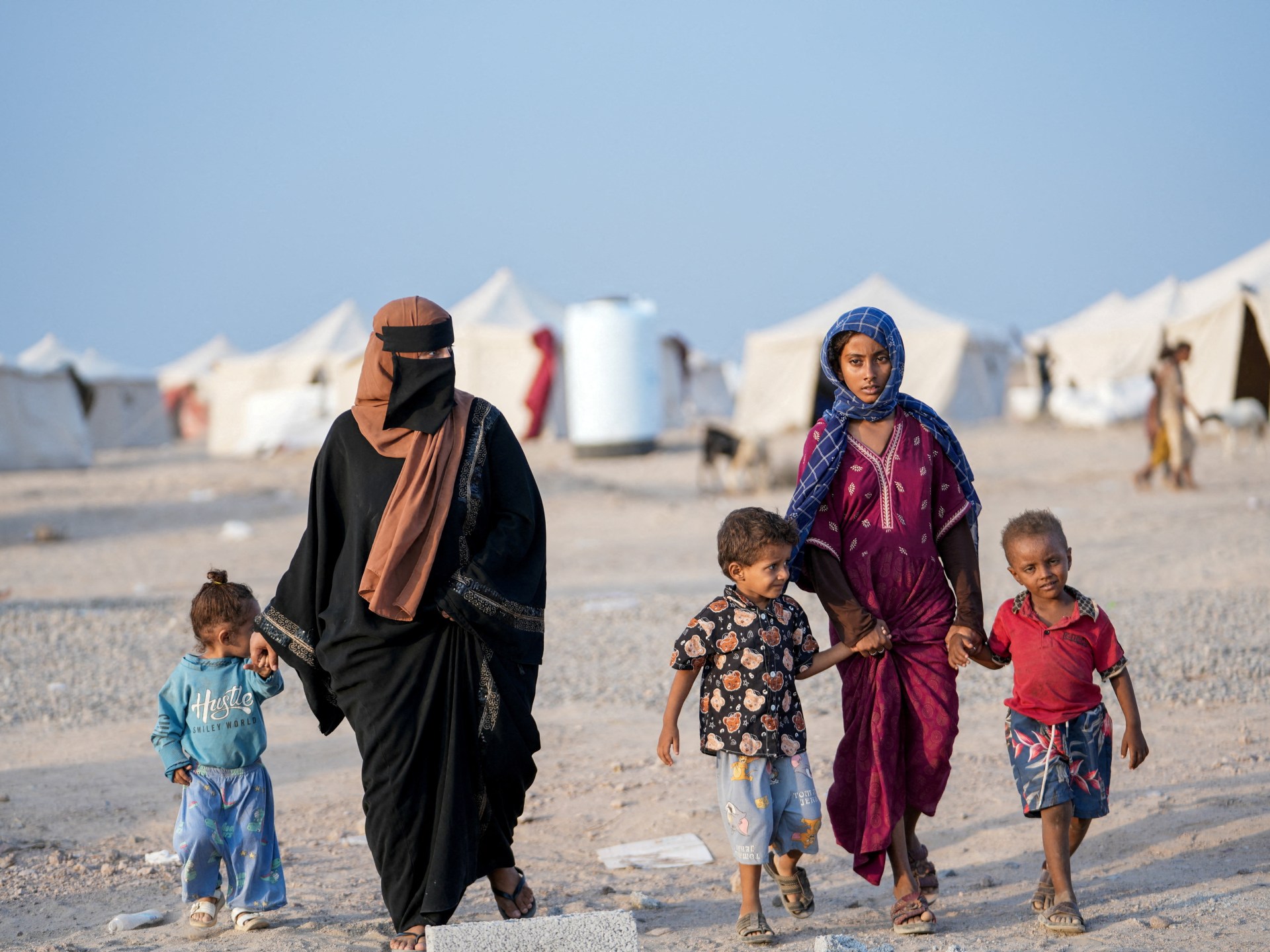 Houthis battle for strategic heights in Yemen as thousands more flee homes