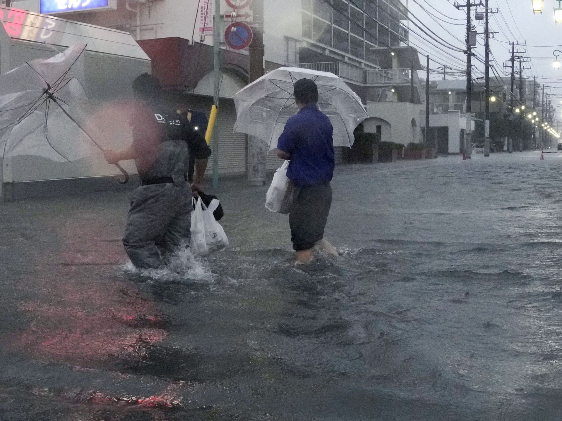 Typhoon Dujuan hits Japan with deadly floods, travel chaos near Tokyo