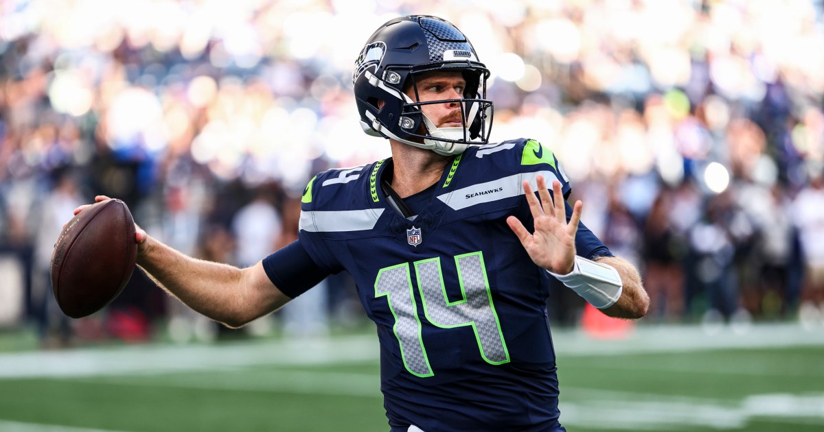 Seahawks quarterback Sam Darnold leaves game with a hip injury