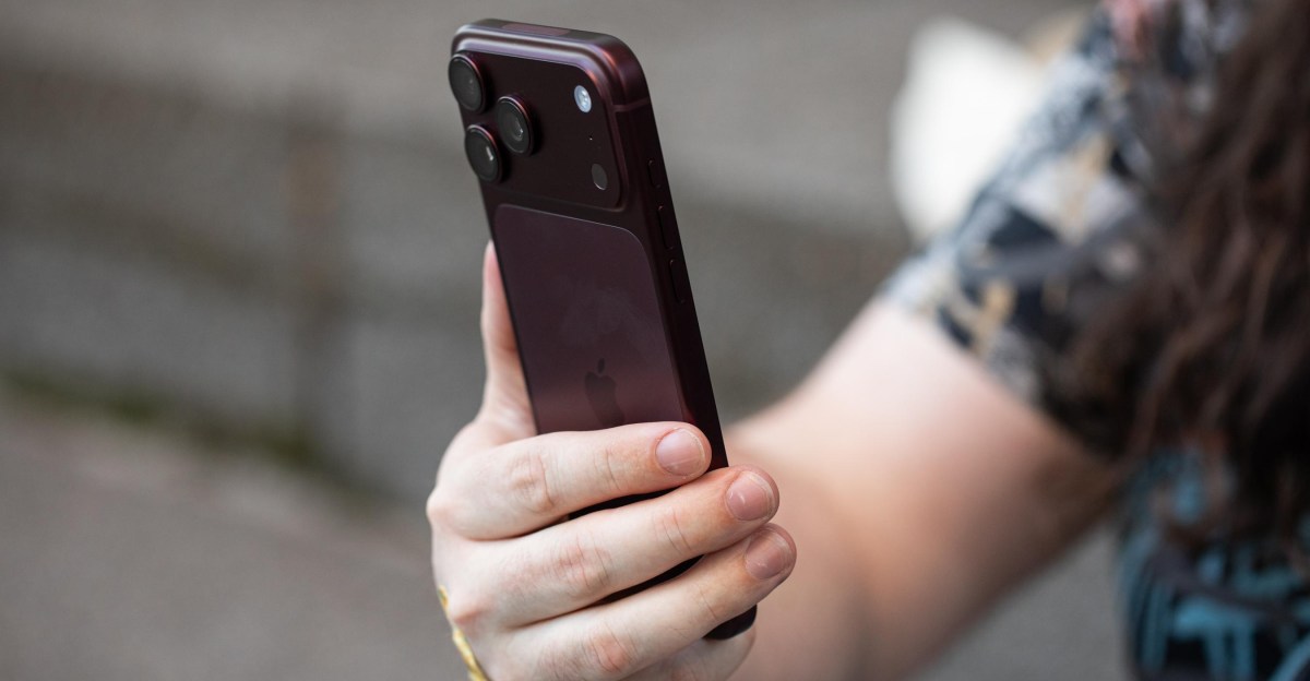Apple’s clever software solution lets iPhone batteries skirt shipping limits