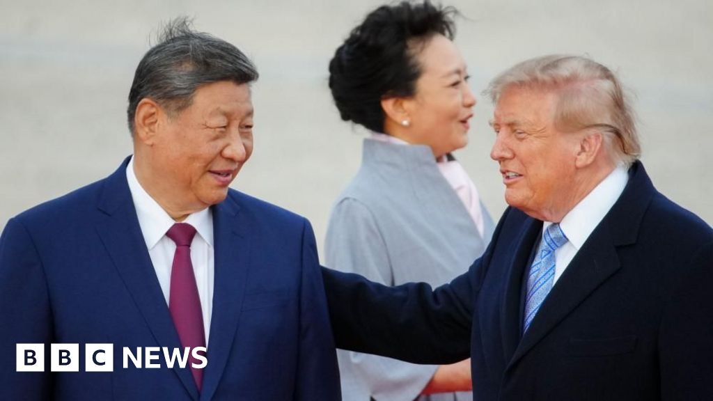 Trump offers warm welcome as China's Xi arrives for US visit – BBC