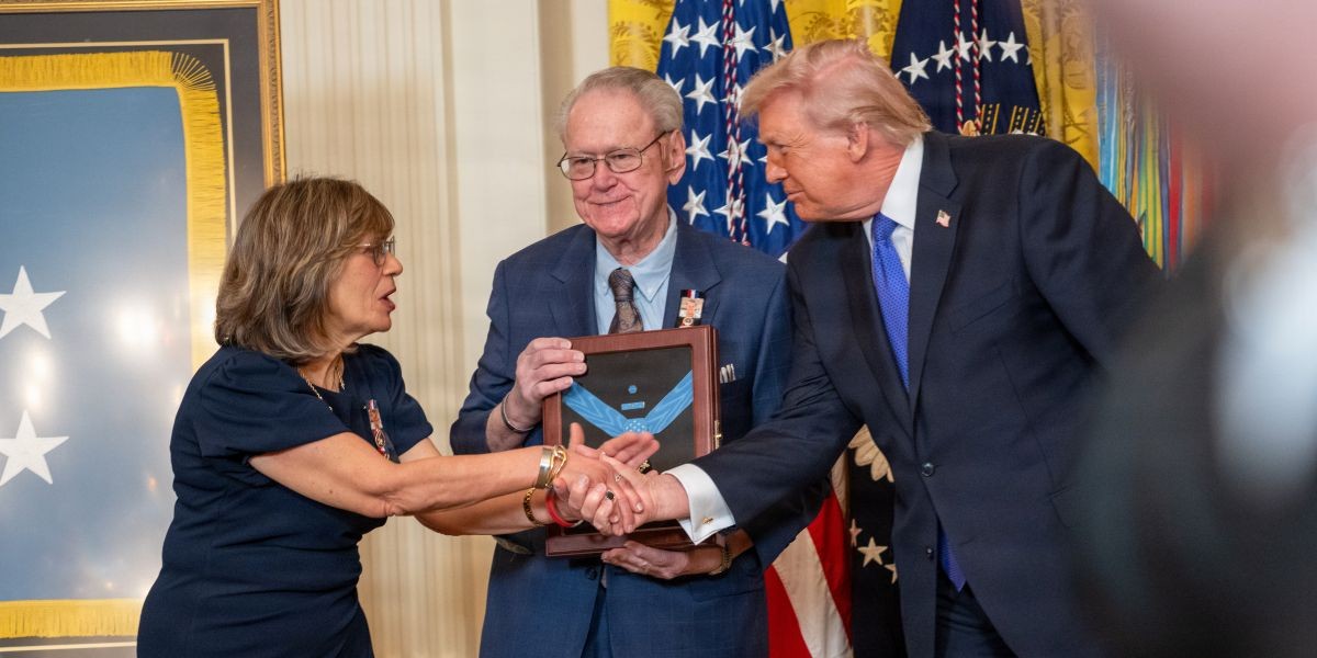 Pentagon Convinces Trump to Include Military Complex in Arch Plans – Association of Defense Communities