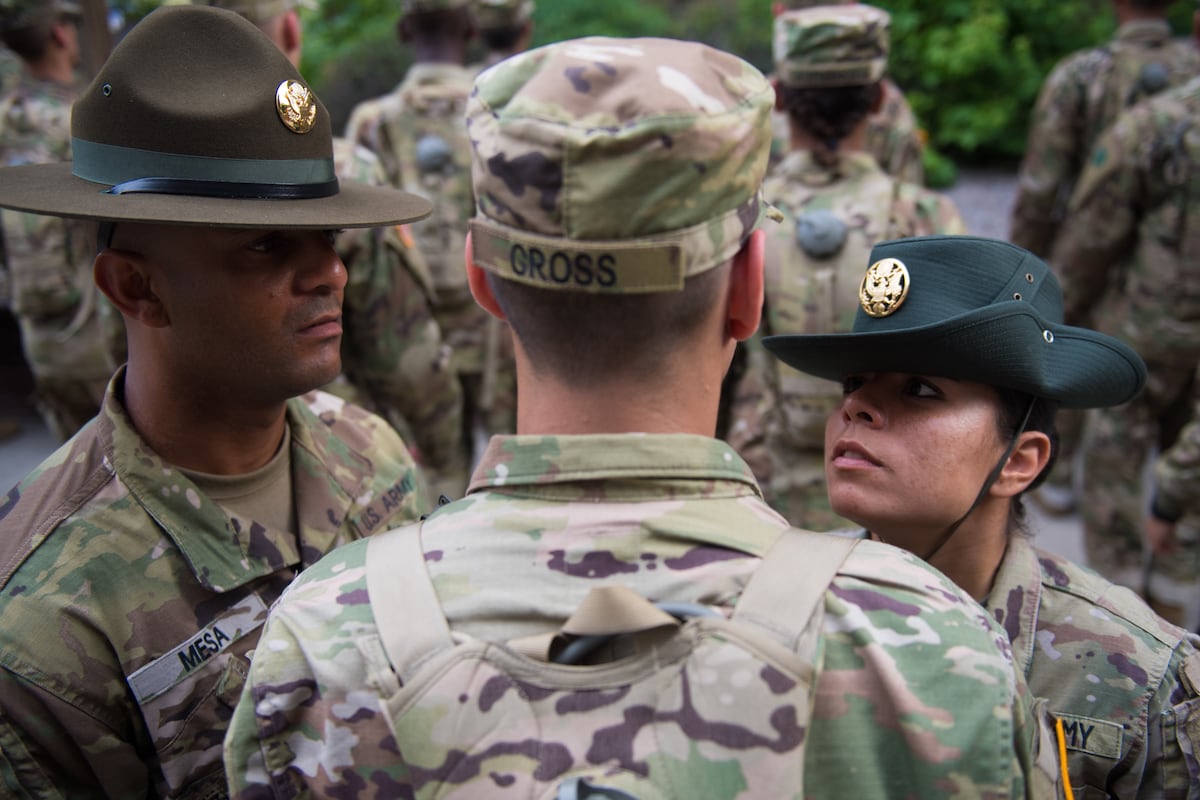 Army to promote NCOs who complete drill sergeant, recruiting schools