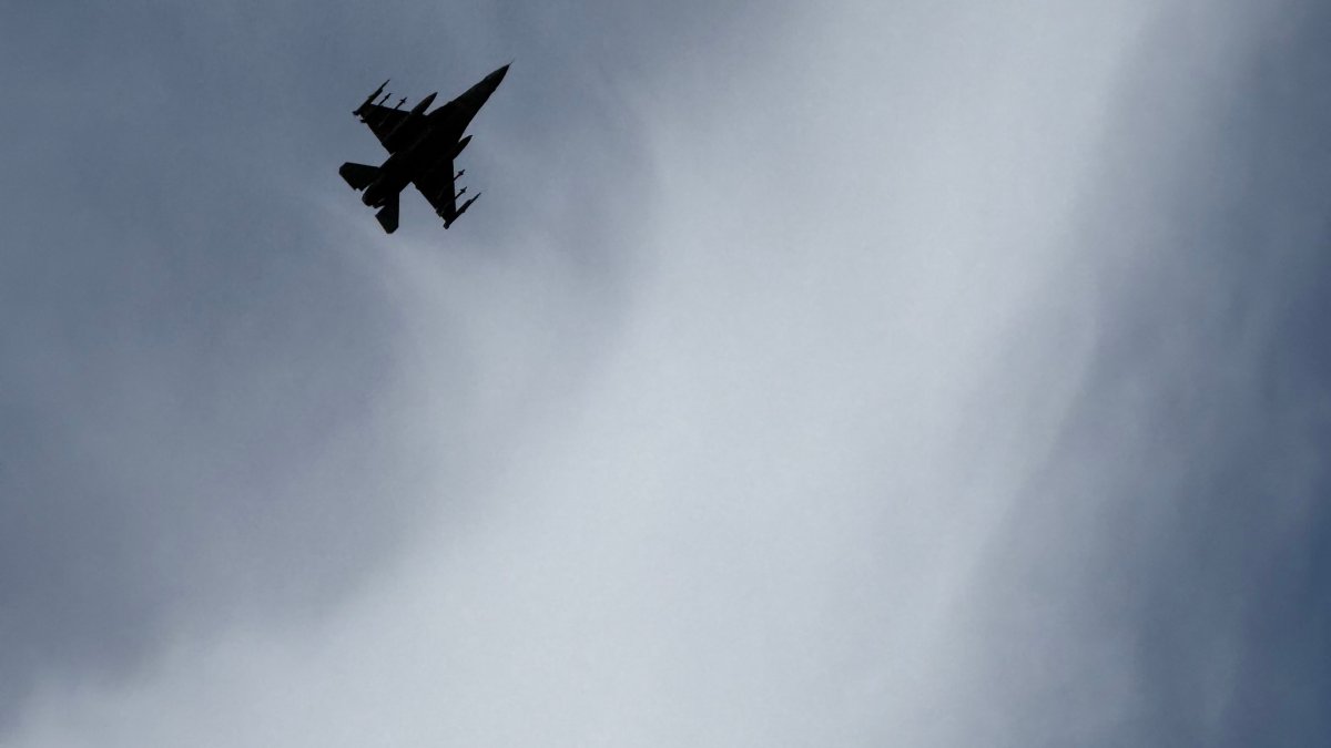 Chicago-area residents see fighter jets Sunday, multiple planes intercepted – NBC 5 Chicago