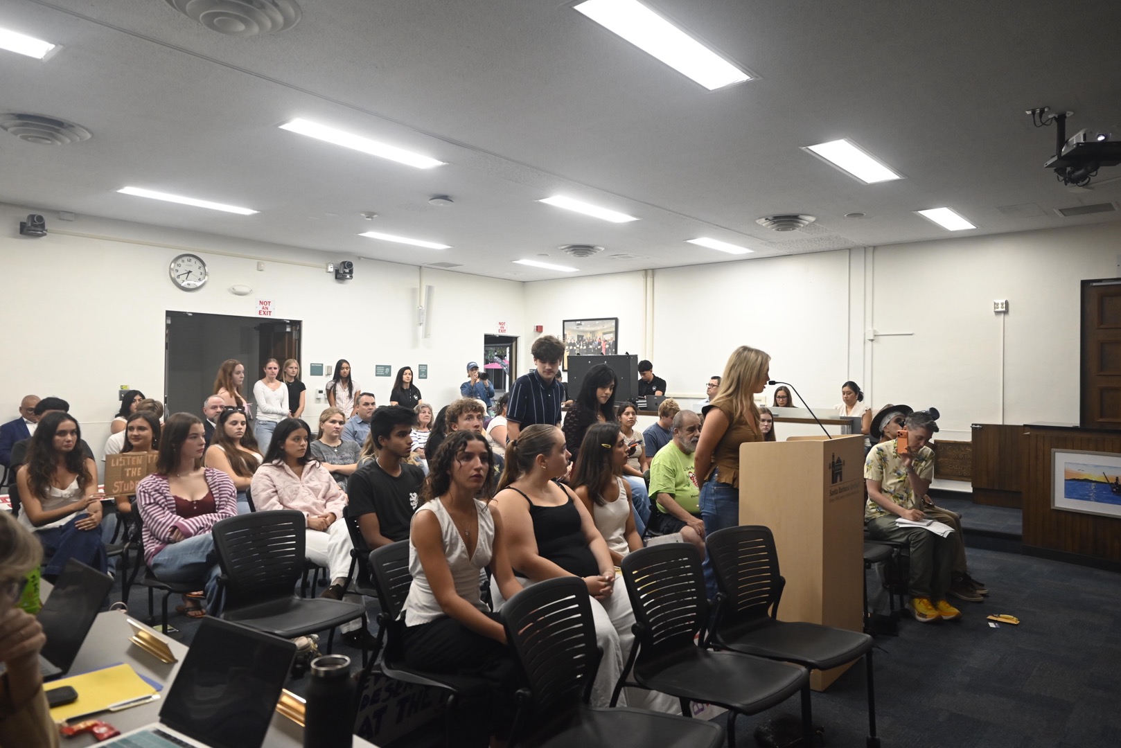 Santa Barbara Unified students blast YouTube ban and other district tech restrictions in new student-led survey – Santa Barbara News-Press