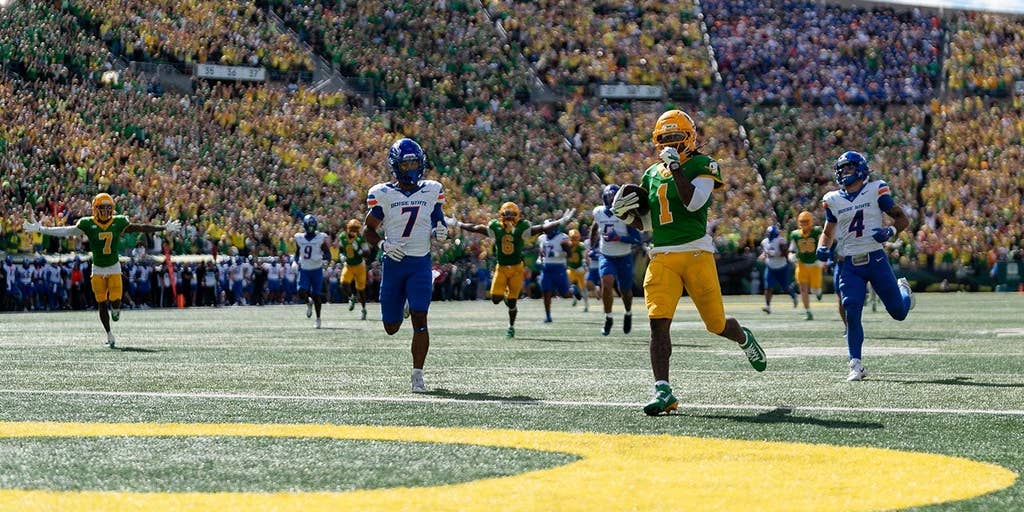 Oregon rallies from slow start, thwarts Boise State's upset bid in season opener