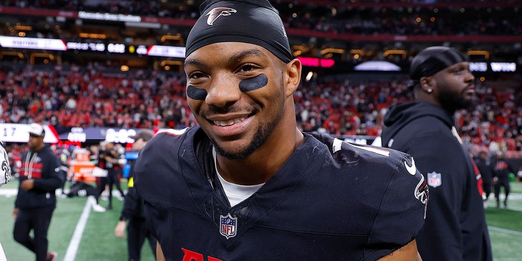Falcons star Bijan Robinson wants every NFL team to play indoors one day: 'That would be sick'