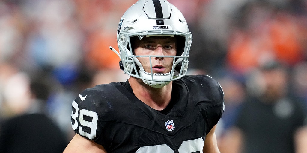 Raiders star Brock Bowers shockingly undergoes meniscus trim surgery as fantasy managers fume ahead of Week 1