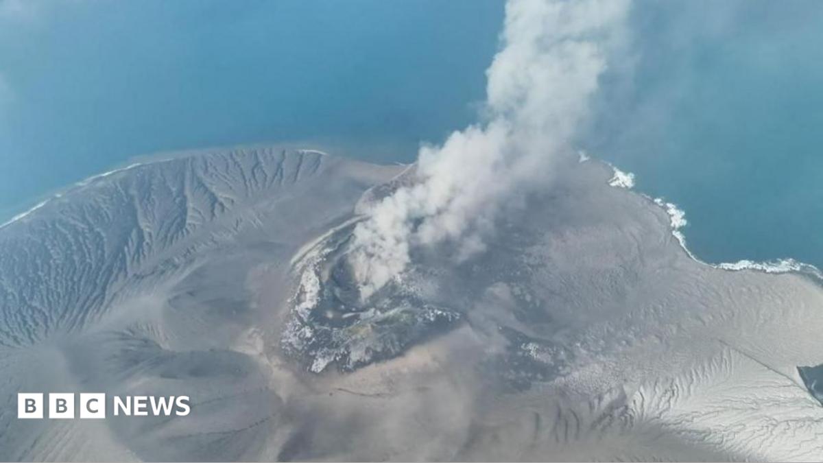 Indonesia volcano eruption leaves 340,000 stranded as airports extend closure
