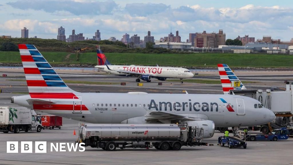 Flights at major US airports delayed after cable cut by construction workers – BBC