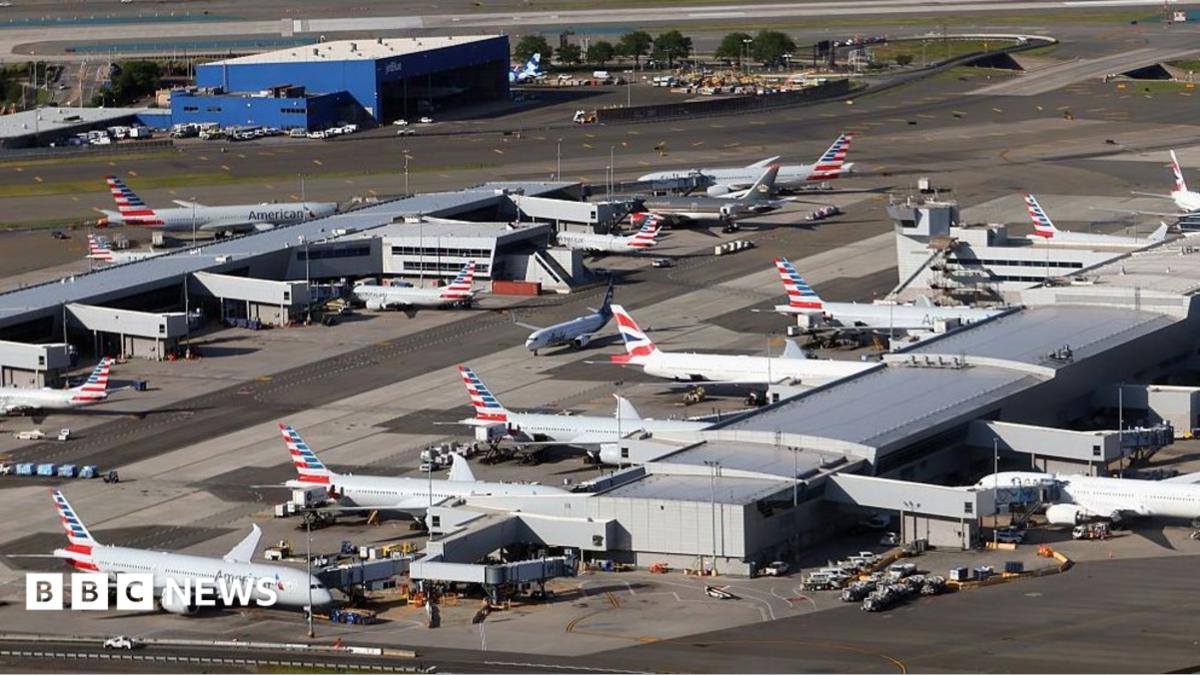 Flights delayed at major US airports after cable cut by construction workers – BBC