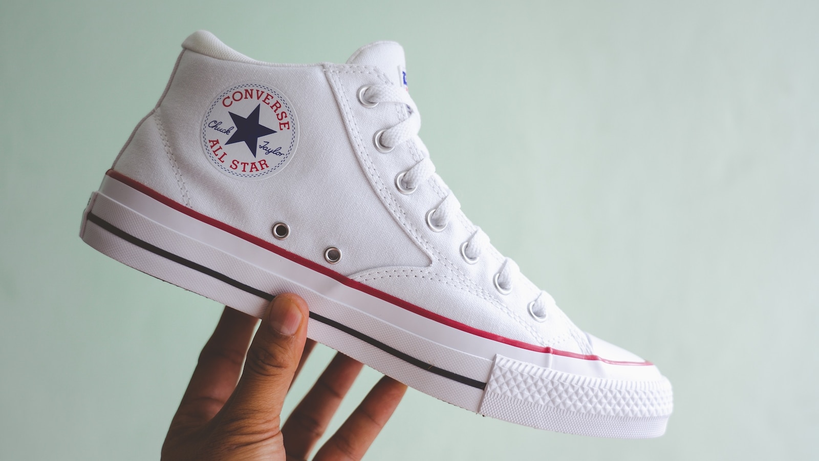 Converse pulls controversial ad, apologizes following backlash over alleged KKK imagery – ABC News – Breaking News, Latest News and Videos