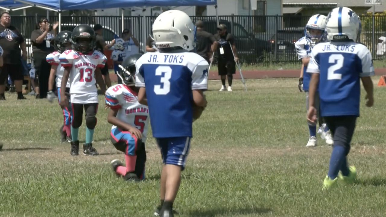 High temperatures not slowing down generational San Antonio football team – spectrumlocalnews.com