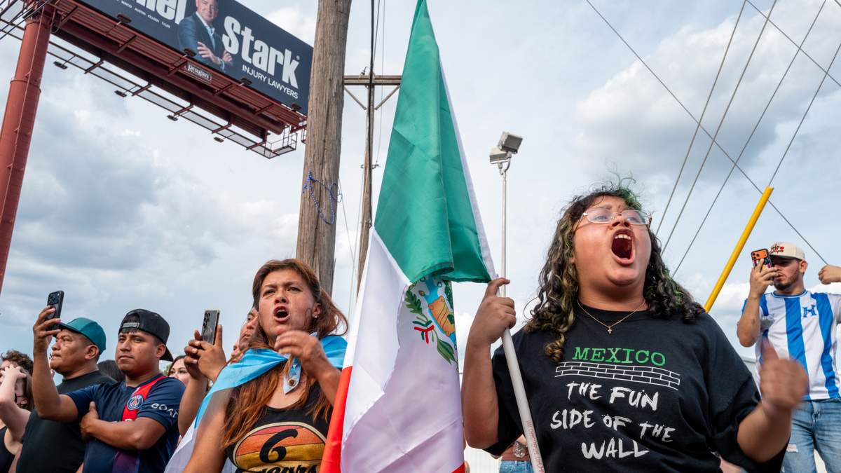 REPORT: Far Left Groups Behind Austin Anti-ICE Protests – NewsRadio 740 KTRH