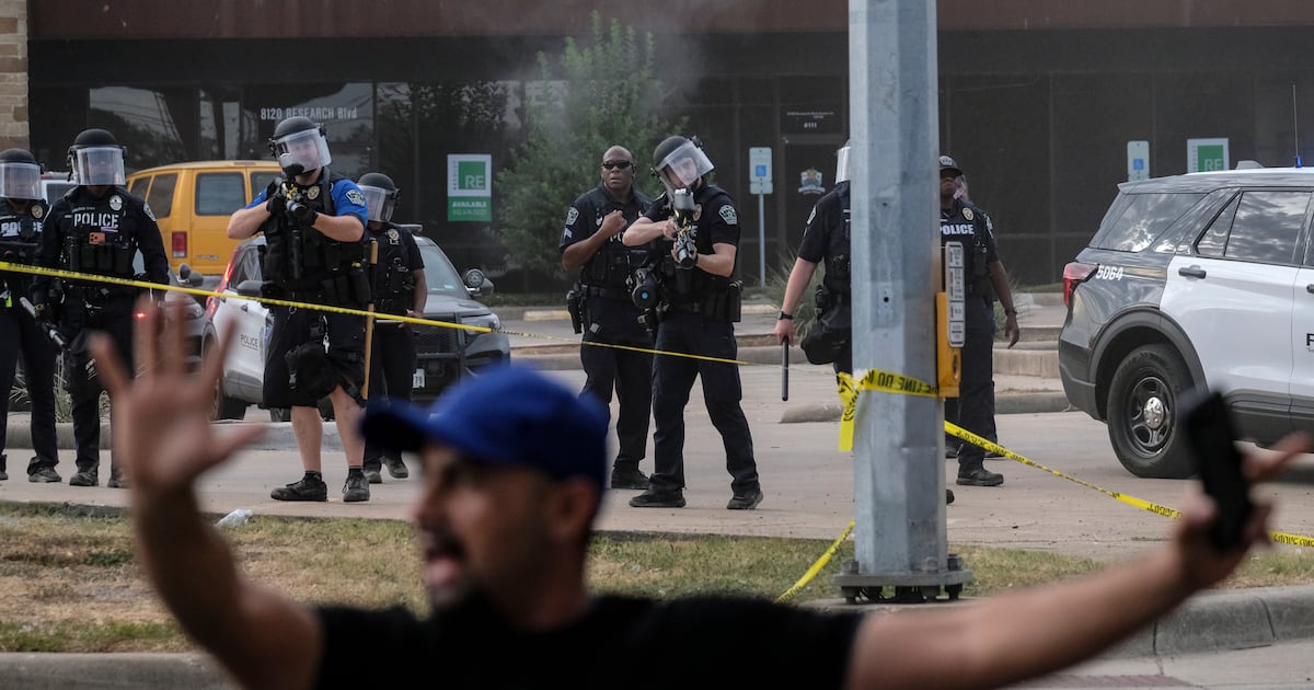 ICE agent shoots and wounds man in Austin, Texas, officials say – WSB-TV