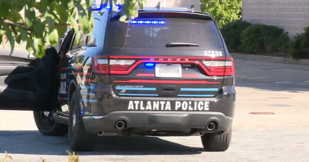 Man found dead near popular restaurant – WSB-TV