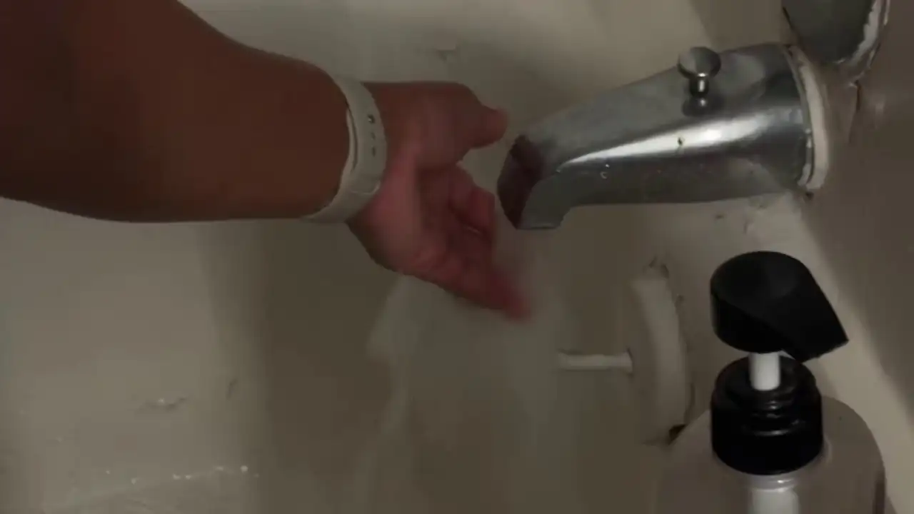 ‘Just want a solution’: North Side apartment residents say they’ve gone without hot water for weeks – KSAT