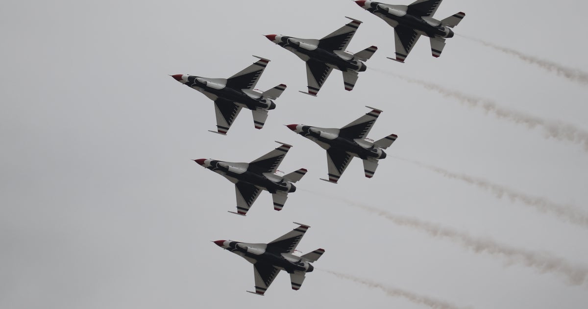 2026 Chicago Air & Water Show practice begins as weather threat lingers over weekend festivities – CBS News