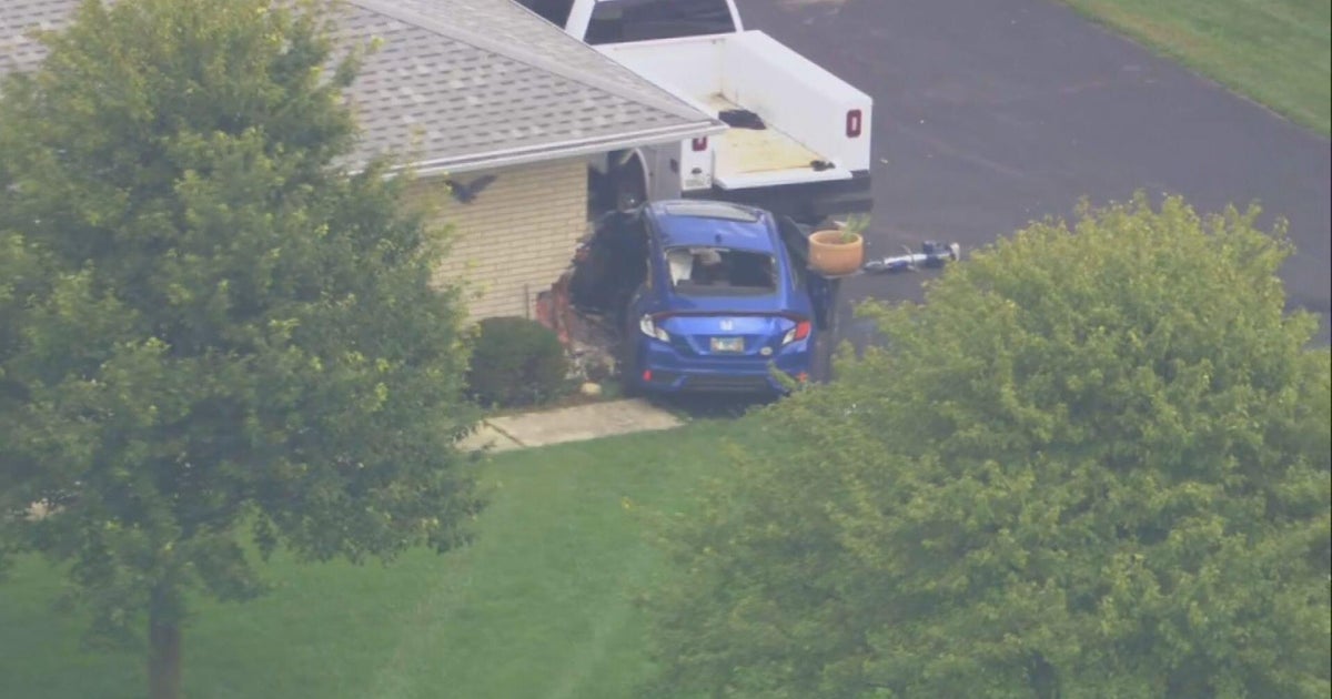Crash leaves woman dead in rural Grundy County, Illinois – CBS News