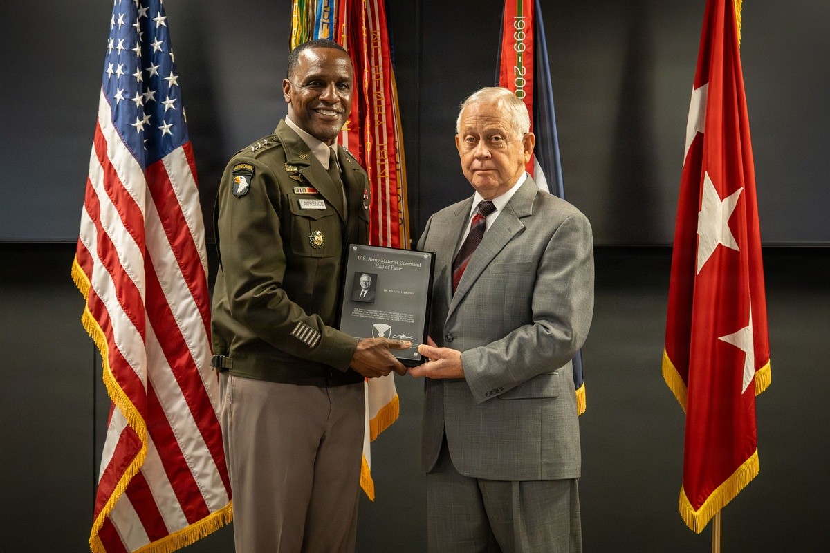 Former AMCOM leaders inducted into AMC Hall of Fame