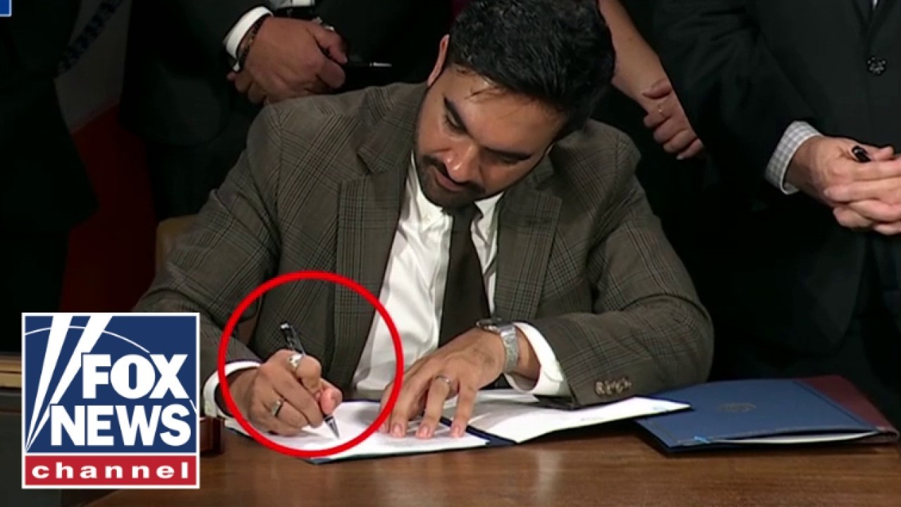 ‘TONE DEAF’: Mamdani hands ceremonial 9/11 pen to al Qaeda defense lawyer