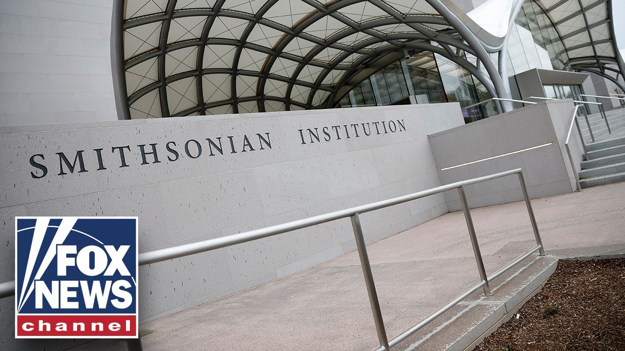 Dems BATTLE Trump over Smithsonian