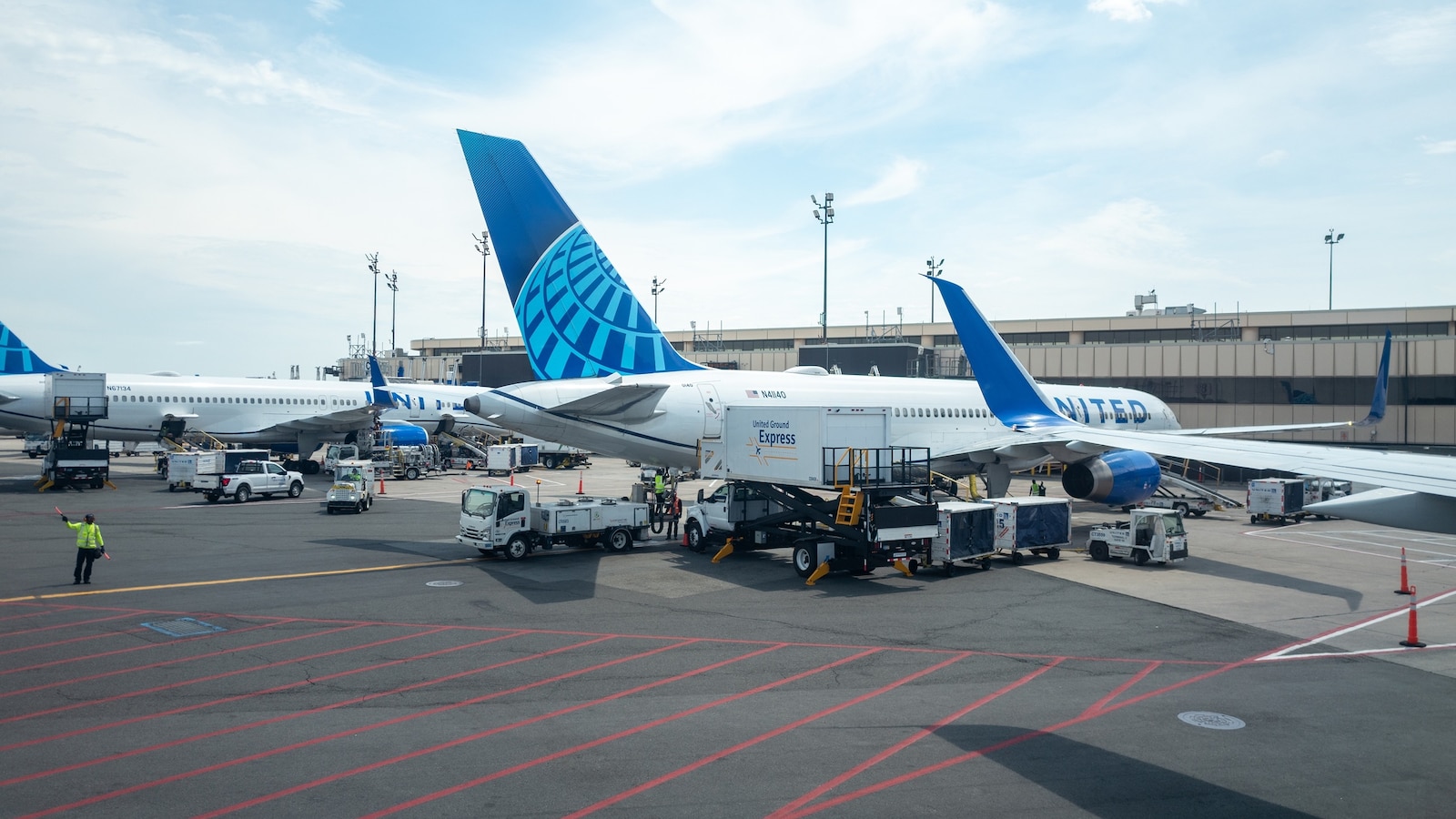 Flights resuming after equipment outage disrupts Northeast air travel: Duffy – abcnews.com