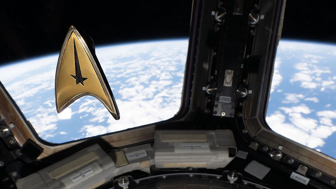 The universal language of space is… Star Trek? Mais oui.