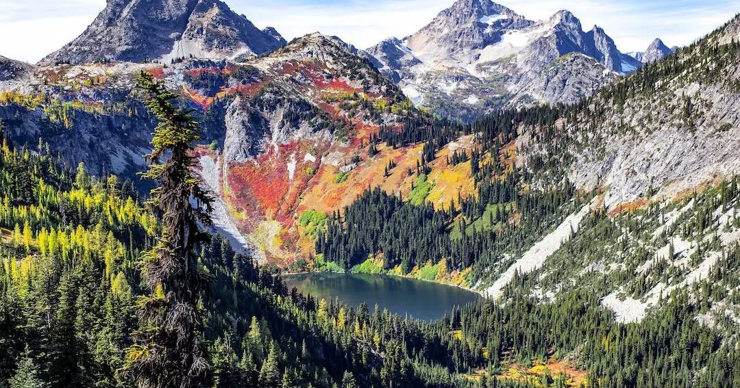 Hiker falls over 800 feet to his death after another found dead on same mountain