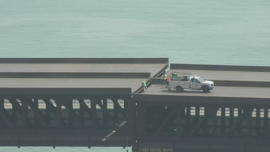 Popular downtown Chicago bridge stuck in up position due to heat