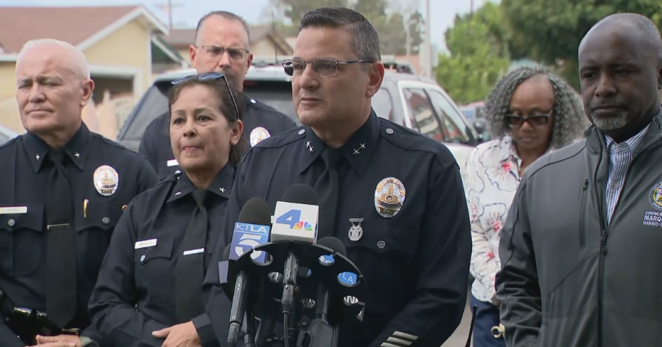 3 people injured after shooting at senior living facility in South Los Angeles – CBS News