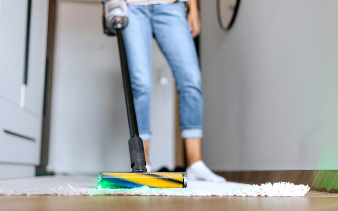 This $200 cordless vacuum dropped to $140 on Amazon — over 10,000 sold last month