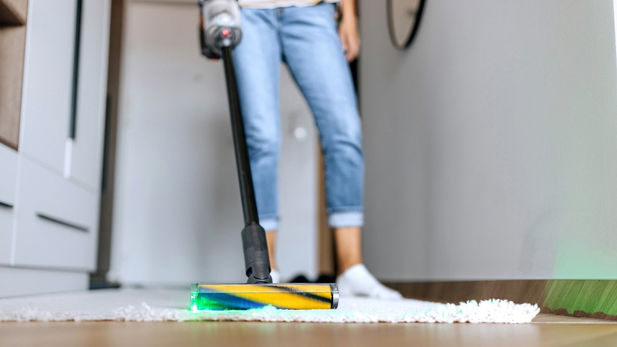 This $200 cordless vacuum dropped to $140 on Amazon — over 10,000 sold last month