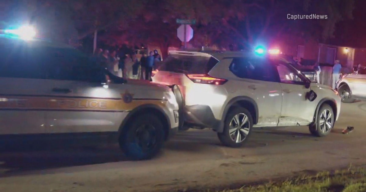 Several arrested after police pursuit, crash in Waukegan, Illinois – CBS News