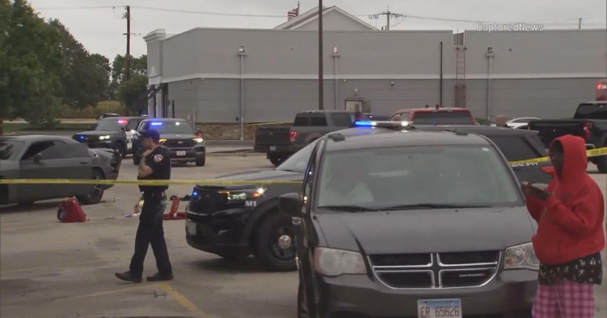 Pedestrian intentionally hit by car in Yorkville, Illinois, police say – CBS News