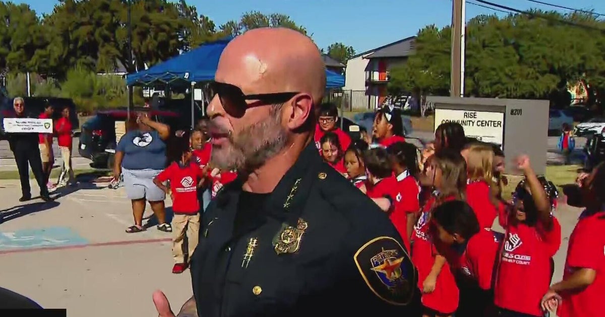 Fort Worth police connect with community during National Night Out – CBS News