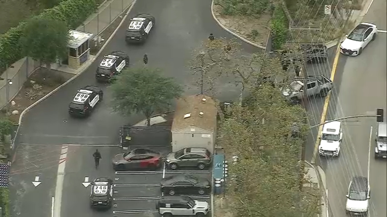 Bomb threat that triggered lockdown at private Brentwood school appears to be a hoax, LAPD says – ABC7 Los Angeles