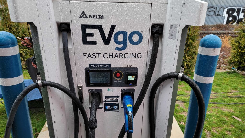 Pa. announces funding for 515 new electric vehicle chargers in Philly region – WHYY