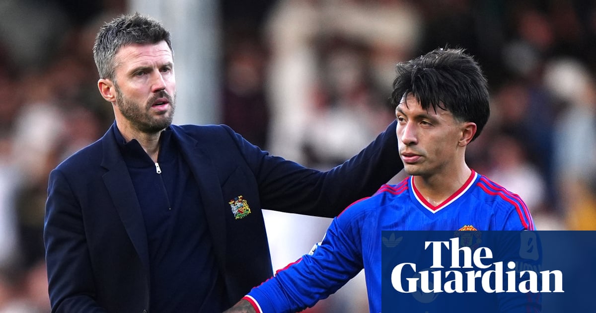 Carrick brushes off Martínez’s failure to apologise publicly to United director Wilcox