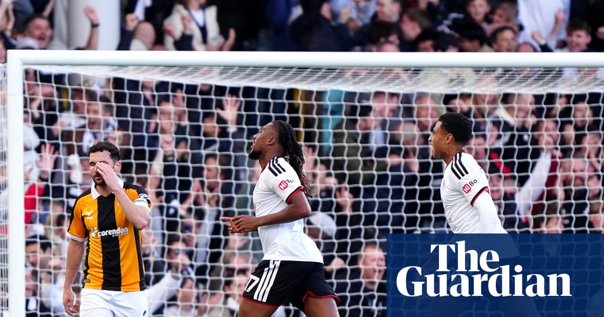 Pressure on Arbeloa lifted after Alex Iwobi sinks Hull for Fulham’s first win