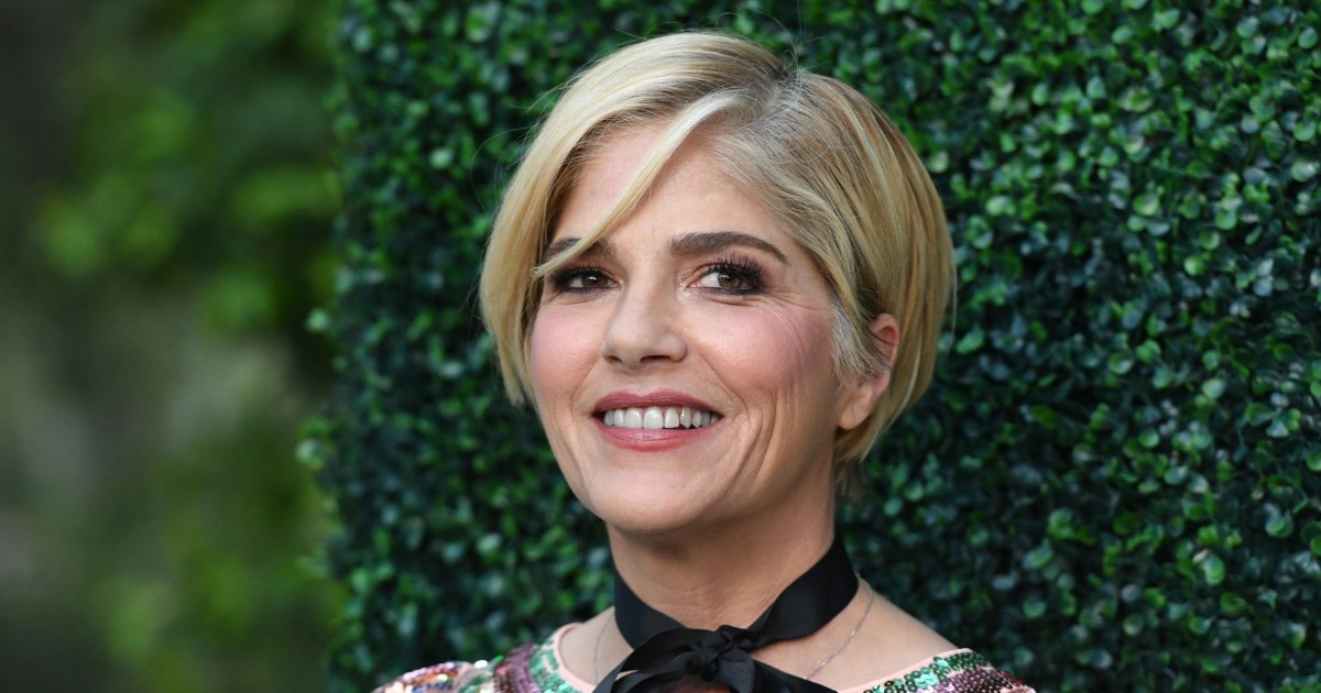 Selma Blair apologizes to the ‘people that I disappointed’ after plane incident arrest