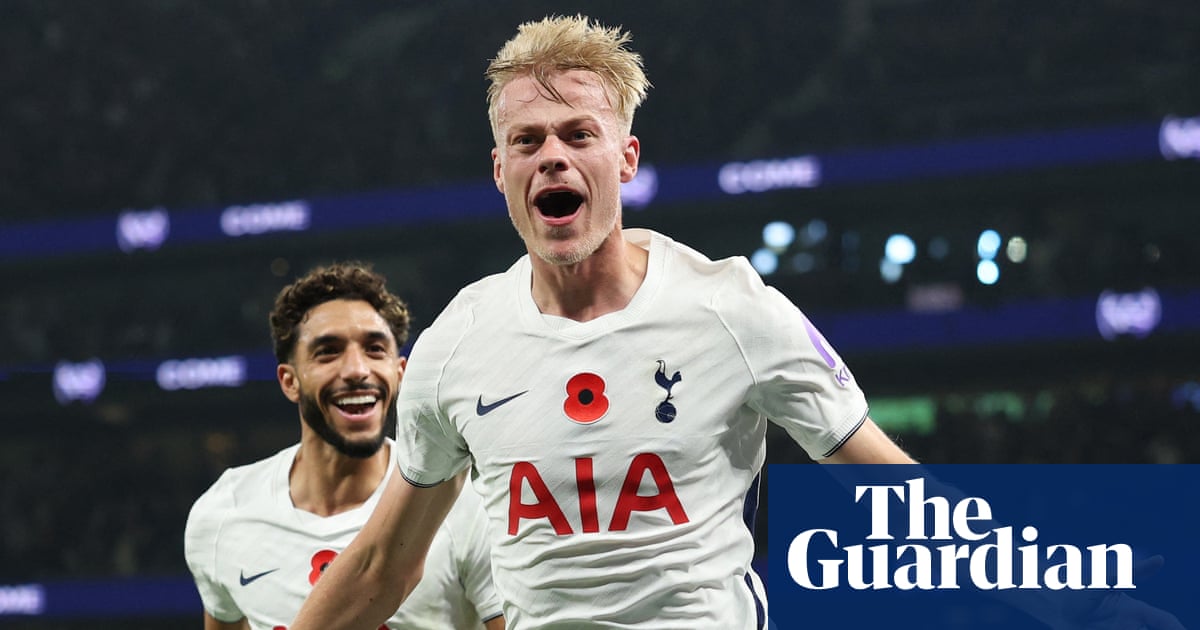 Spurs see off Crystal Palace after Mateta’s early red to pile pressure on Sage