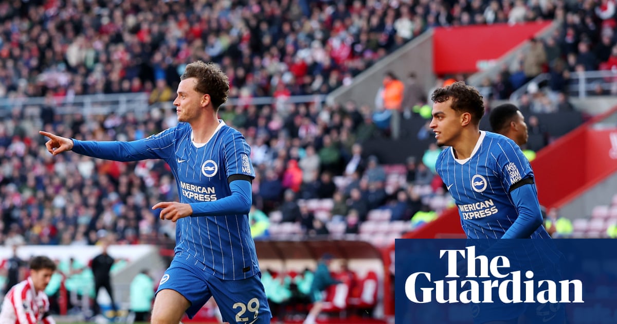 Ten-man Brighton continue fine form with battling win at Sunderland