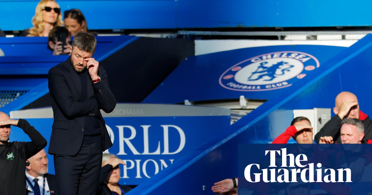 Manchester United crisis deepens with Chelsea defeat and Martínez red card